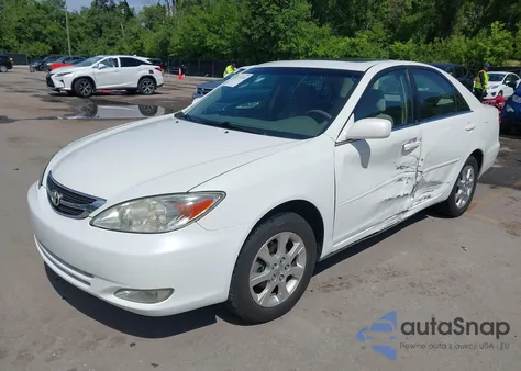 2004 Toyota Camry Le z USA, uszkodzony, nr VIN JTDBE30K740256235